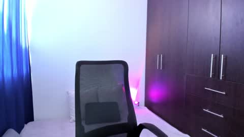 Snapshot of _giaa_ chatting on 12/19/24, 12:12 _giaa_ online show from 12/19/24, 12:12