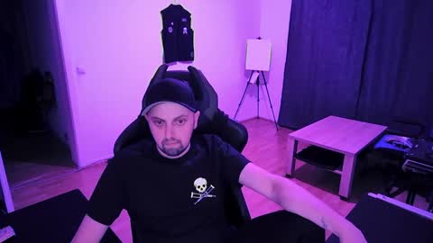 Snapshot of _gravewalker_ chatting on 06/03/26, 11:43 Dennis online show from 06/03/26, 11:43