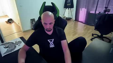 Snapshot of _gravewalker_ chatting on 07/17/26, 03:07 Dennis online show from 07/17/26, 03:07