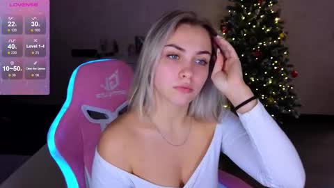 Snapshot of _gravity chatting on 12/18/25, 09:21 _gravity online show from 12/18/25, 09:21