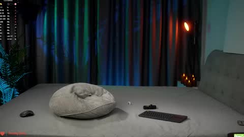 Snapshot of _healing_hottie_ chatting on 01/17/26, 08:23 Veronica online show from 01/17/26, 08:23