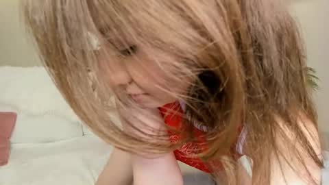 Snapshot of _heaven_ishere_ chatting on 01/23/25, 11:15 Julia online show from 01/23/25, 11:15