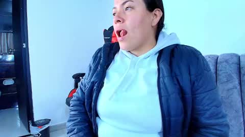 Snapshot of _honey1_ chatting on 09/25/25, 12:09 Honey online show from 09/25/25, 12:09