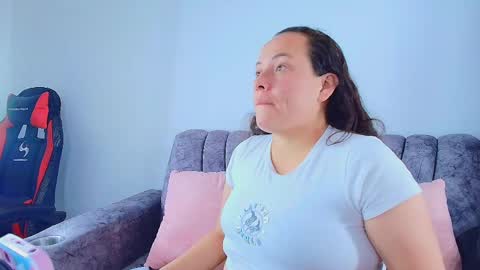 Snapshot of _honey1_ chatting on 10/15/25, 01:33 Honey online show from 10/15/25, 01:33