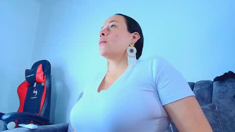 Snapshot of _honey1_ chatting on 10/27/25, 11:14 Honey online show from 10/27/25, 11:14