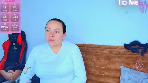 Snapshot of _honey1_ chatting on 10/29/25, 01:46 Honey online show from 10/29/25, 01:46