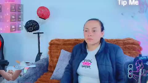 Snapshot of _honey1_ chatting on 11/19/25, 05:57 Honey online show from 11/19/25, 05:57