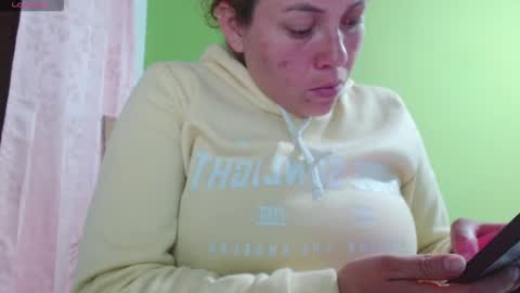 Snapshot of _honey1_ chatting on 02/11/26, 01:21 Honey online show from 02/11/26, 01:21