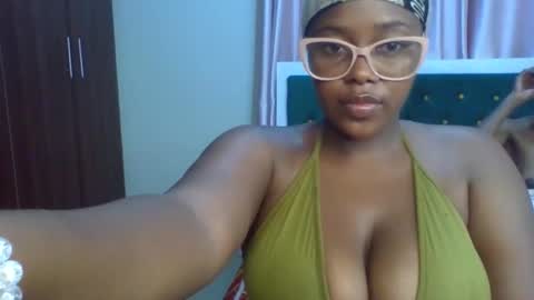 Snapshot of _honey_bloom chatting on 02/16/26, 02:40 _honey_bloom online show from 02/16/26, 02:40