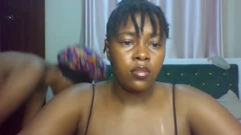 Snapshot of _honey_bloom chatting on 02/22/26, 08:02 _honey_bloom online show from 02/22/26, 08:02