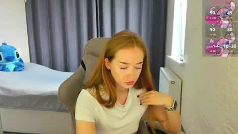 _hot_mia_1 online show from 06/15/26, 09:22