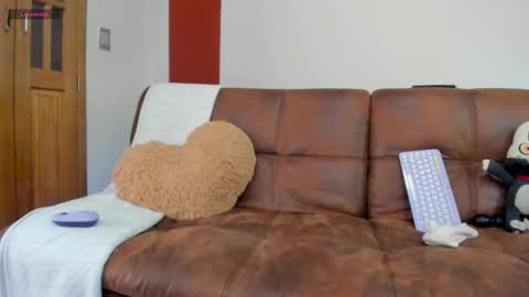_hottie__ online show from 05/13/26, 09:00