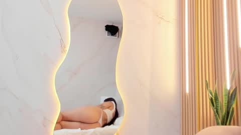 _iris_evans online show from 10/18/25, 03:35