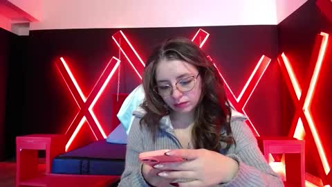 Isa online show from 12/04/25, 01:53