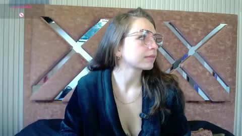 Isa online show from 06/05/26, 01:17