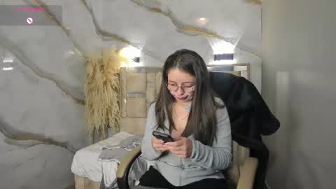 Snapshot of _isaabellaa chatting on 07/05/26, 05:20 Isa online show from 07/05/26, 05:20