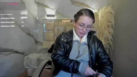 Snapshot of _isaabellaa chatting on 07/28/26, 02:13 Isa online show from 07/28/26, 02:13