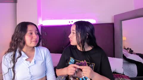 Snapshot of _isabella_2 chatting on 01/03/25, 04:37 Isa online show from 01/03/25, 04:37