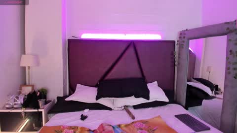 Snapshot of _isabella_2 chatting on 02/24/25, 06:47 Isa online show from 02/24/25, 06:47