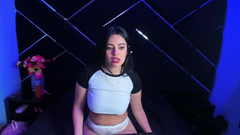 Snapshot of _isabella_moon_ chatting on 11/25/25, 06:30 Isabella Moon online show from 11/25/25, 06:30