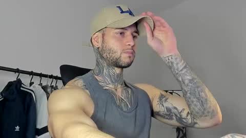 Snapshot of _jamesleandros chatting on 10/25/25, 03:03 jeison online show from 10/25/25, 03:03