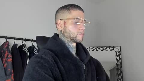 Snapshot of _jamesleandros chatting on 11/09/25, 02:10 jeison online show from 11/09/25, 02:10