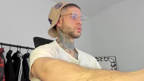 Snapshot of _jamesleandros chatting on 11/09/25, 04:16 jeison online show from 11/09/25, 04:16