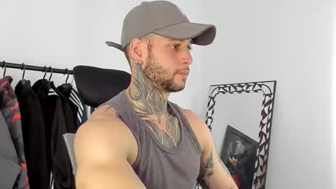 Snapshot of _jamesleandros chatting on 11/19/25, 05:24 jeison online show from 11/19/25, 05:24