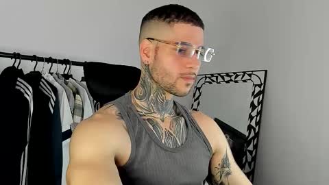 Snapshot of _jamesleandros chatting on 11/22/25, 09:58 jeison online show from 11/22/25, 09:58