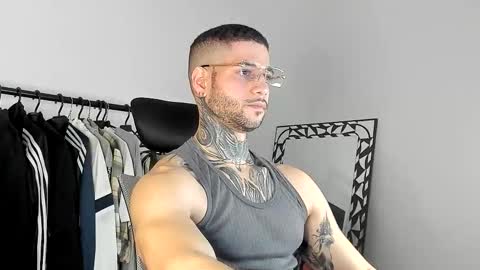 Snapshot of _jamesleandros chatting on 11/26/25, 01:17 jeison online show from 11/26/25, 01:17