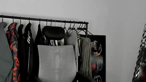 Snapshot of _jamesleandros chatting on 11/30/25, 10:58 jeison online show from 11/30/25, 10:58