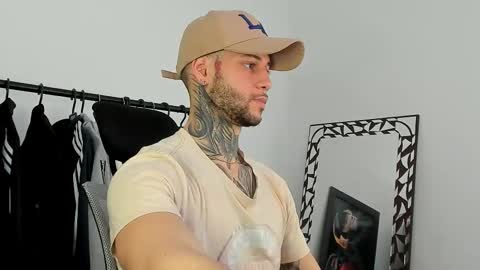 Snapshot of _jamesleandros chatting on 12/13/25, 07:53 jeison online show from 12/13/25, 07:53