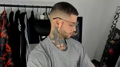 Snapshot of _jamesleandros chatting on 12/16/25, 08:58 jeison online show from 12/16/25, 08:58