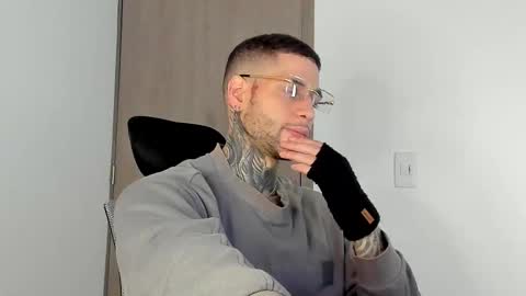 Snapshot of _jamesleandros chatting on 01/15/26, 12:10 jeison online show from 01/15/26, 12:10