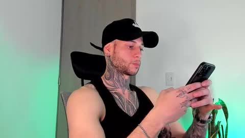 Snapshot of _jamesleandros chatting on 02/10/26, 03:32 jeison online show from 02/10/26, 03:32