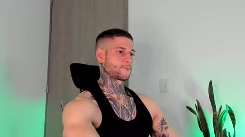 Snapshot of _jamesleandros chatting on 02/14/26, 01:13 jeison online show from 02/14/26, 01:13