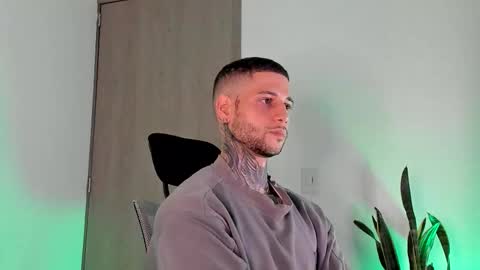 Snapshot of _jamesleandros chatting on 02/20/26, 02:08 jeison online show from 02/20/26, 02:08