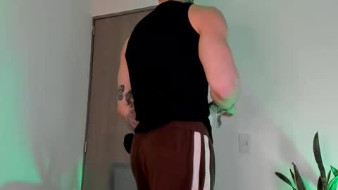 Snapshot of _jamesleandros chatting on 02/25/26, 05:17 jeison online show from 02/25/26, 05:17