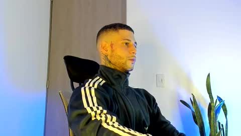 Snapshot of _jamesleandros chatting on 02/26/26, 01:48 jeison online show from 02/26/26, 01:48