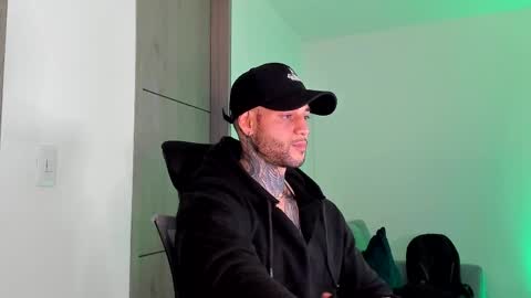 Snapshot of _jamesleandros chatting on 04/01/26, 02:12 jeison online show from 04/01/26, 02:12