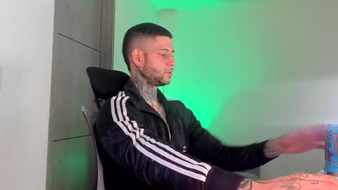Snapshot of _jamesleandros chatting on 05/10/26, 03:17 jeison online show from 05/10/26, 03:17