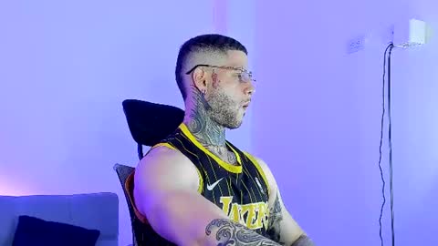 Snapshot of _jamesleandros chatting on 06/19/26, 10:02 jeison online show from 06/19/26, 10:02