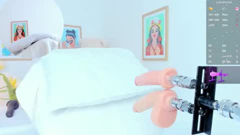 _jasminnee_ online show from 10/13/25, 01:22