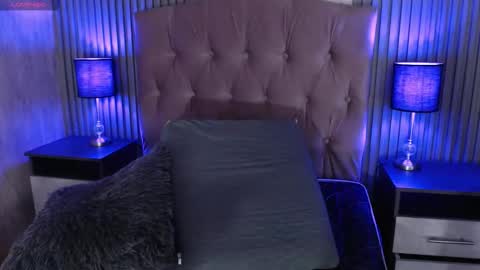 Mia online show from 12/05/25, 04:25