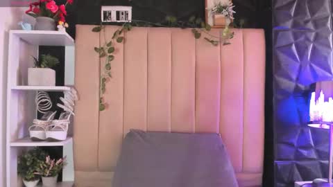 Snapshot of _johana18 chatting on 01/19/26, 04:11 Mia online show from 01/19/26, 04:11