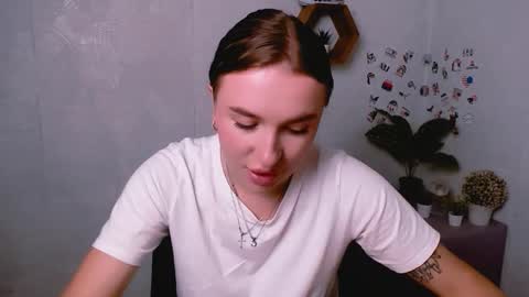 Snapshot of _julianaini_ chatting on 09/17/25, 07:10 Jolia online show from 09/17/25, 07:10