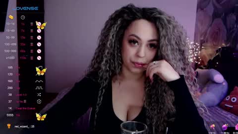 _just_a_queen_3 online show from 02/14/25, 06:08