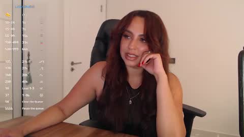 Snapshot of _just_a_queen_3 chatting on 06/11/26, 05:44 _just_a_queen_3 online show from 06/11/26, 05:44