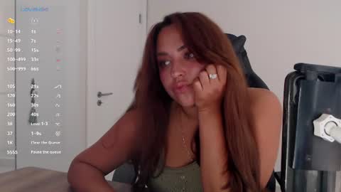 Snapshot of _just_a_queen_3 chatting on 06/23/26, 07:28 _just_a_queen_3 online show from 06/23/26, 07:28