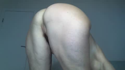 Snapshot of _kapelka_ chatting on 10/08/25, 03:04 KAPELKA online show from 10/08/25, 03:04